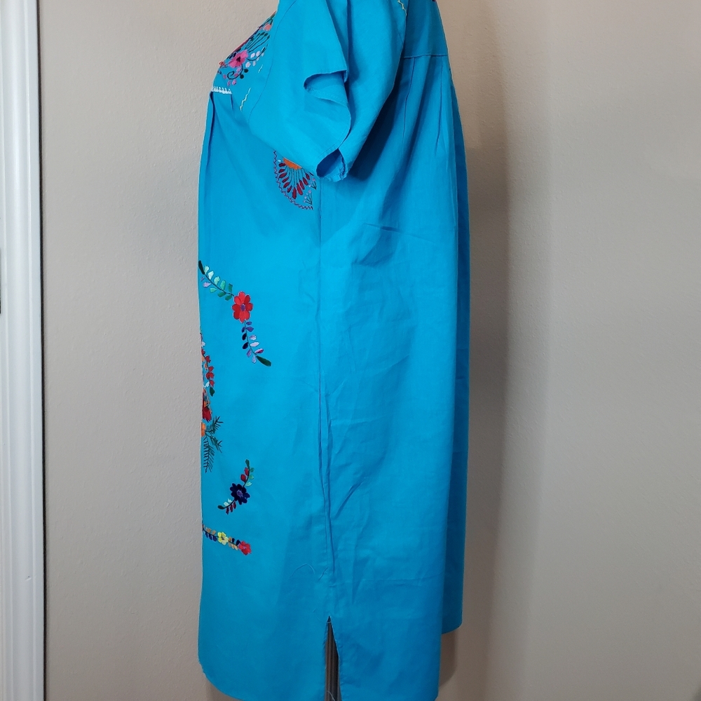 Mexicana,Maxi Embroidered Bata - Picture 6 of 10